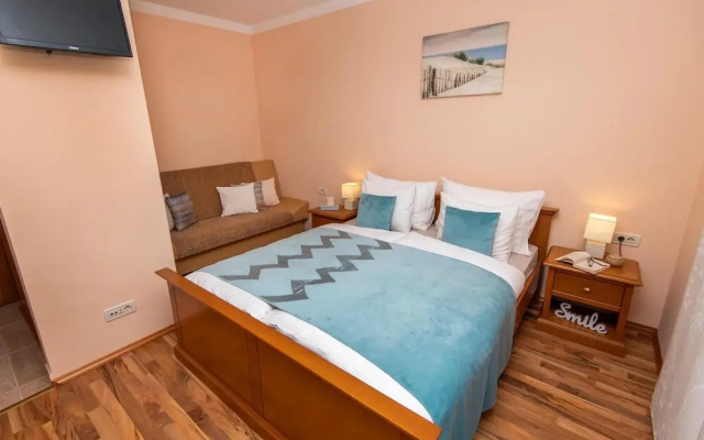 Beautiful Apartment in Podstrana With Wifi