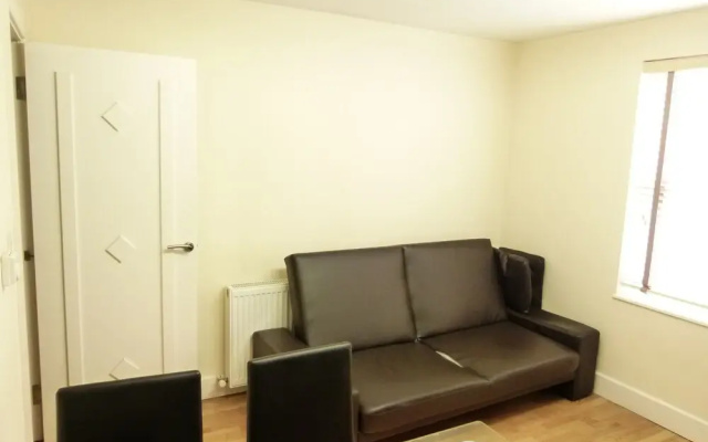 SS Property Hub - Kensington Area Family Apartment