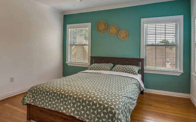Quaint Houston Hideaway - 3 Mi to Downtown!