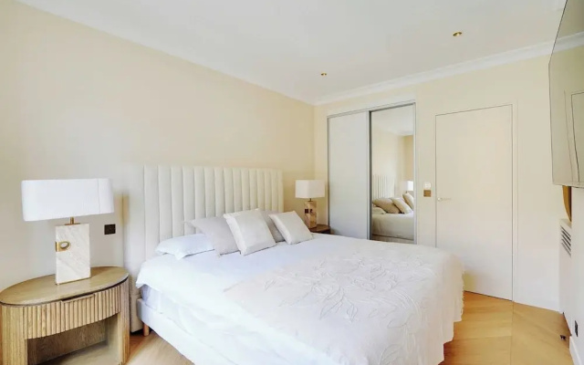 Luxurious Apartment - 2br- 6P Eiffel Tower View