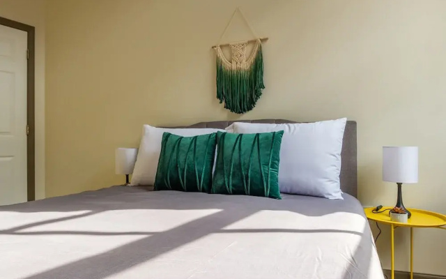 Spacious CLE Apartments by Frontdesk