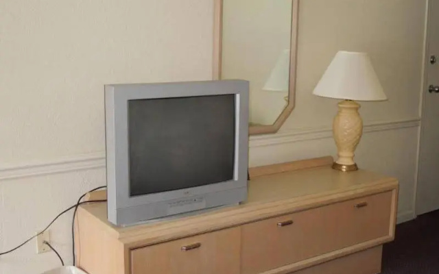 Travelodge Williamsburg Central