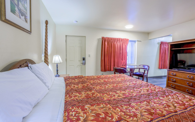 Whispering Pines by Hotel O Whitestone VA