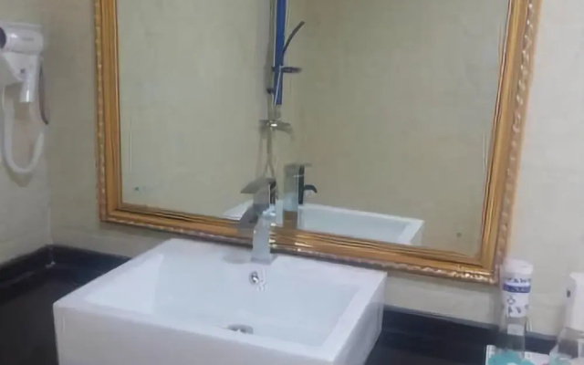 Service Building Hotel (Guiyang Railway Station MixC Mall Branch)