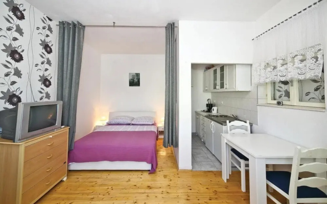 Amazing Apartment in Mastrinka With Wifi