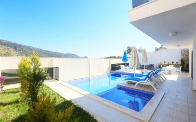 Villa Deniz by Akdenizvillam