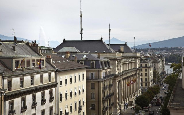 Отель Suisse Швейцария, Женева - 3 отзыва об отеле, цены и фото номеров - забронировать отель Suisse онлайн вид на фасад