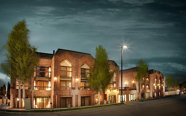 Raintrees Park Plaza Park City
