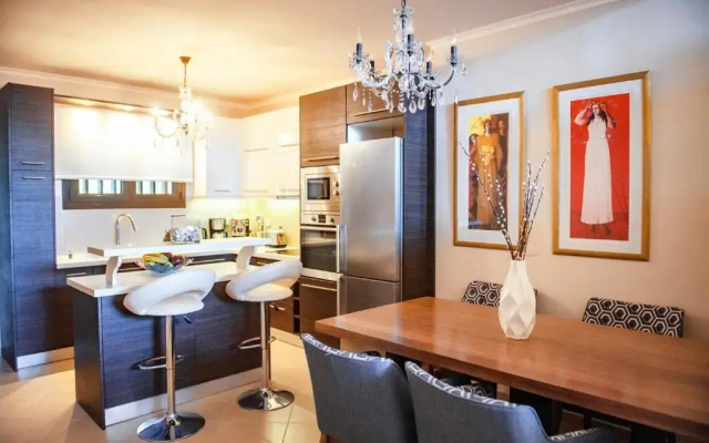 Ninos Luxury Apartment