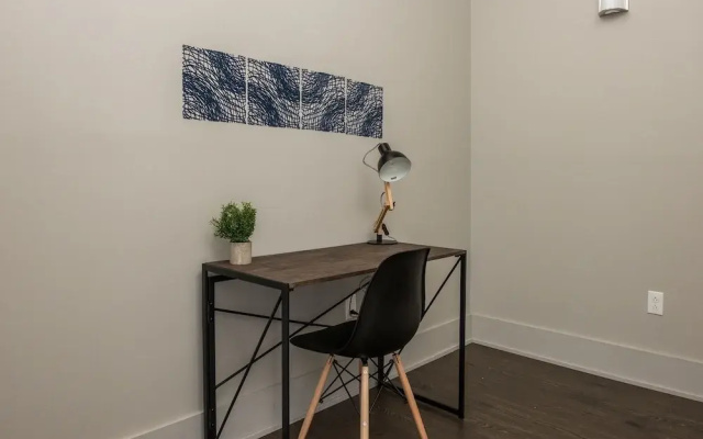 1 BR with Balcony and City Views by Frontdesk