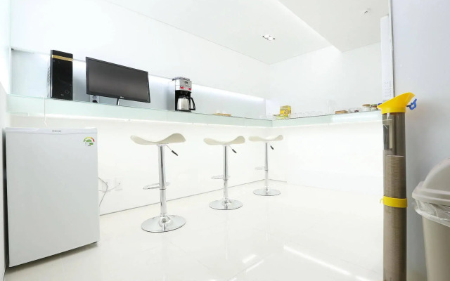 Lookhome Guesthouse (female only)