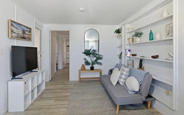 Coastal Escape With Courtyard and Parking
