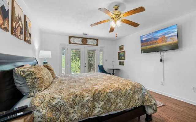 Cosby Mountain Lodge 4 Bedroom Home