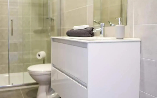 Bridge Inn Studio Apartments