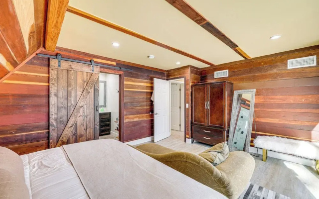 Wraparound Deck & Grill: Wrightwood Cabin Near PCT