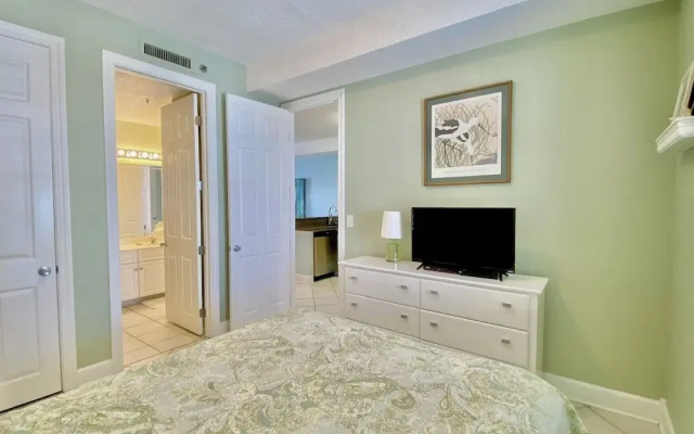 Island Royale Condos by ALBVR