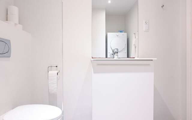 Апартаменты Spacious 2-bedroom Apartment in the Trendy Area of Copenhagen Vesterbro Фредериксберг сейф в номере