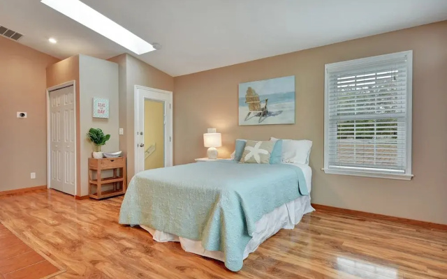 Sunshine Hideaway - Large Studio - Pet Friendly