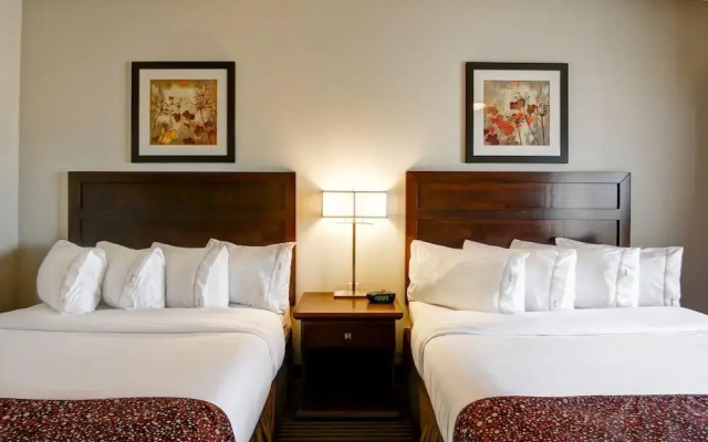 Tisdale Canalta Hotel