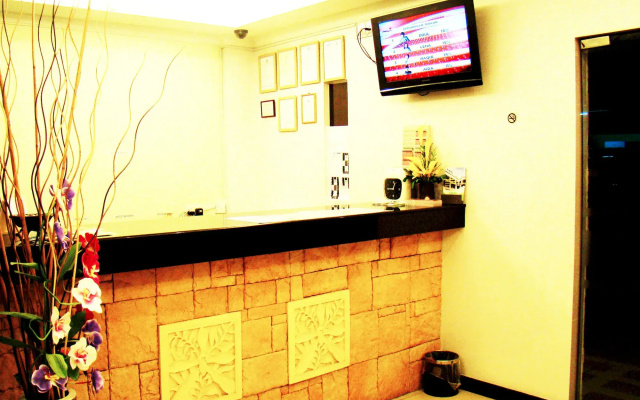 Adel Hotel