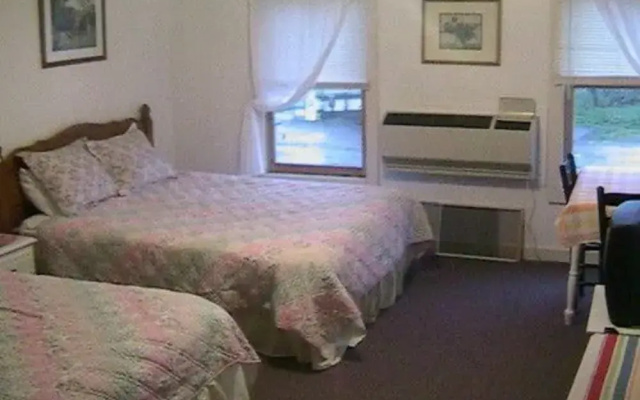 The Hayden Creek Inn