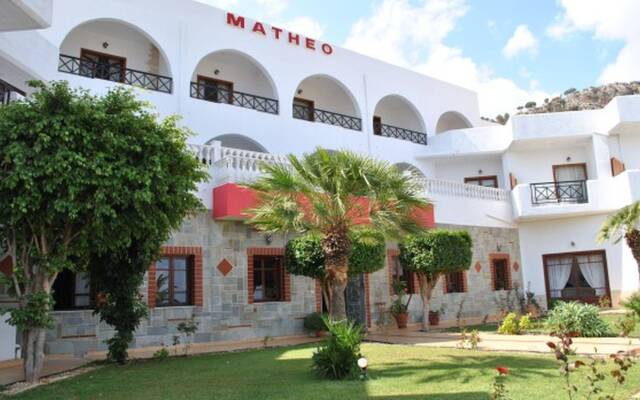 Hotel Matheo Villas & Suites вид на фасад