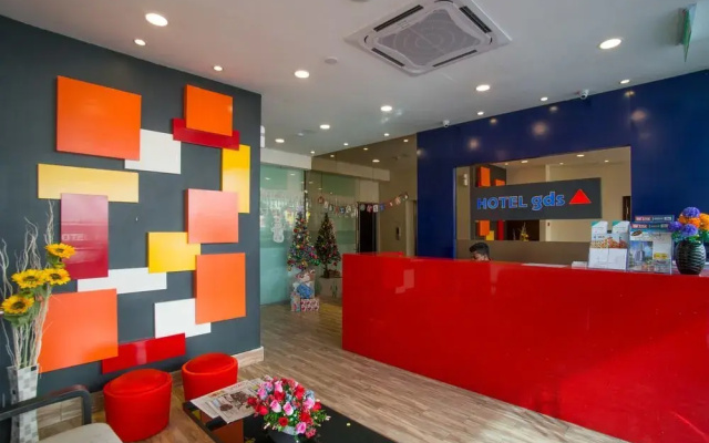 Capital O 90574 Hotel Glo