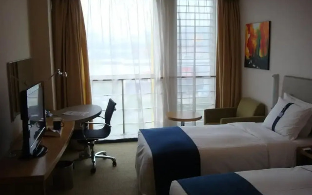 Holiday Inn Express Shanghai Meilong