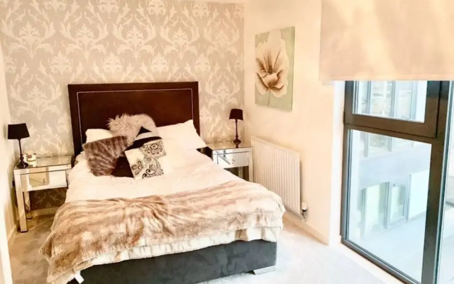1 Bedroom Apartment in Bow With Spectacular Views