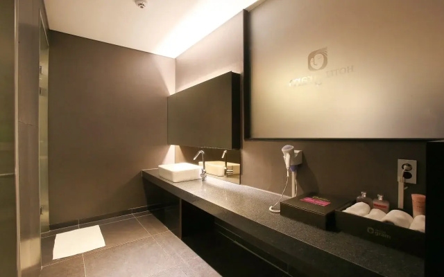 Gram Hotel