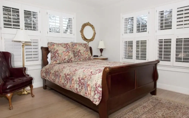Adams House Bed and Breakfast