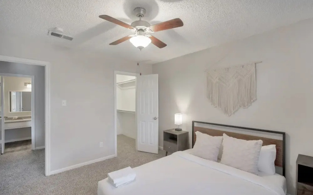 Lovely Midland Getaway With Fitness Center