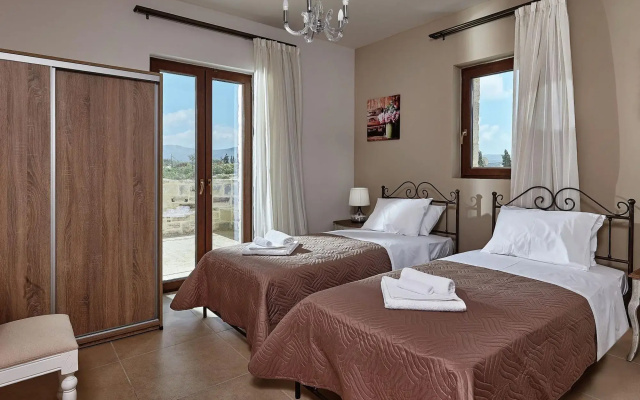 Stunning apartment in Kamilari with swimming pool