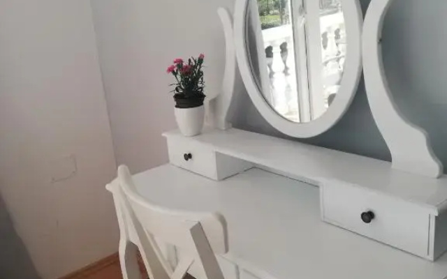 Studio C, free parking