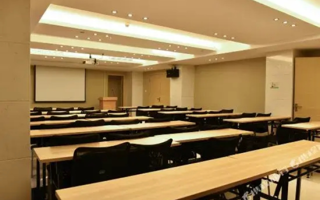 Elegant Stay Hotel (Shantou Jinhul Road Store)