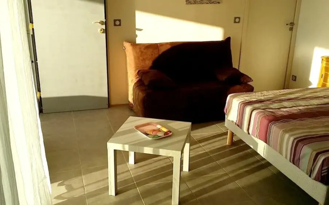 Studio in Villeneuve-lès-avignon, With Wonderful Mountain View, Pool A