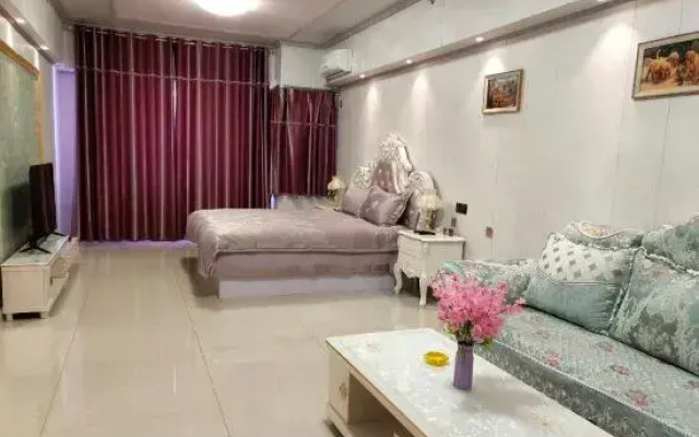 Kaiyiyue Apartment (Qiqihar Wanda Plaza Store)