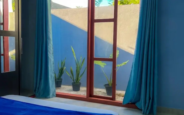 Hide Inn Blue