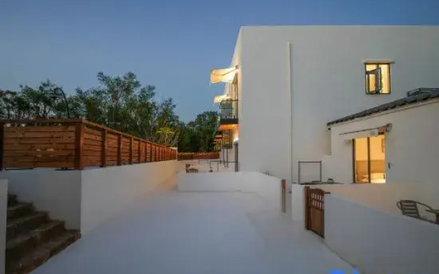 Phoenix · Xiugu Valley Pool Boutique Retreat