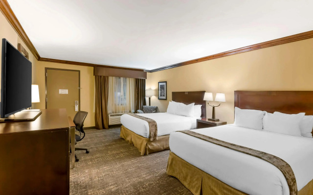 Best Western Plus Raton Hotel