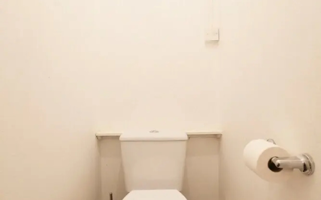 Bright and Spacious 2 Bed Apartment - Sleeps 4