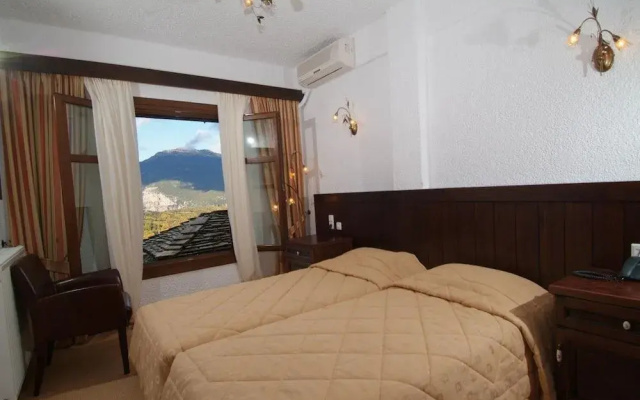 Taxiarches Hotel