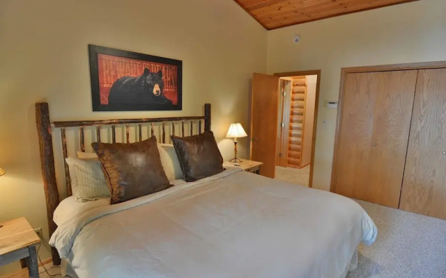 Bearfoot Retreat 4 Bedrooms 3 Bathrooms Condo