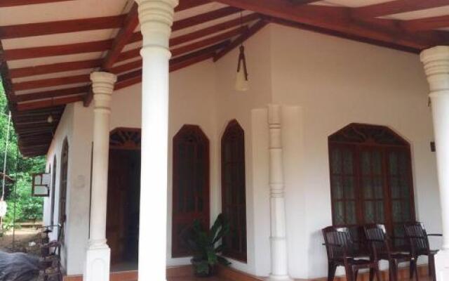 Отель Lahuru Safari Home Stay вид на фасад