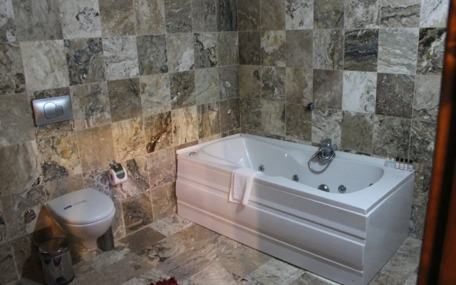 Dilek Tepesi Cave Hotel