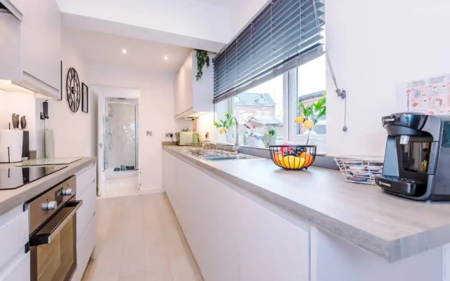 Stunning 3-bed House Amazing Location Sleeps 5