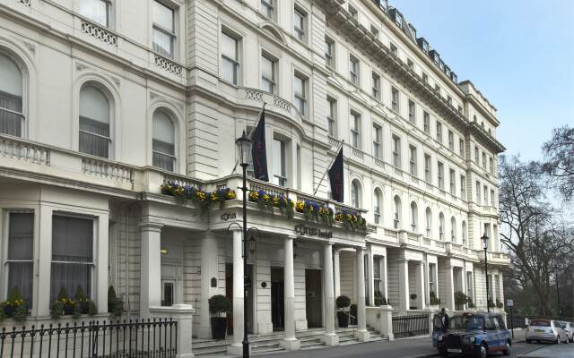 Corus Hotel Hyde Park вид на фасад