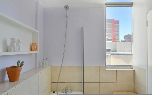 Refined City Living Sunny Pool Gym Facilities