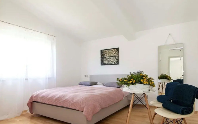 Deluxe Villa in Šibenik near Lake