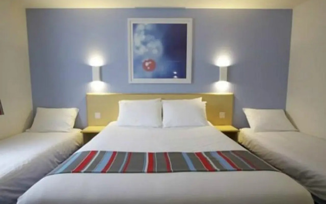 Travelodge Medway M2